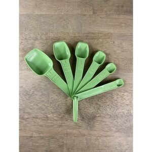 Vintage Tupperware Nesting Measuring Spoon Set w D Ring Apple Green EUC
